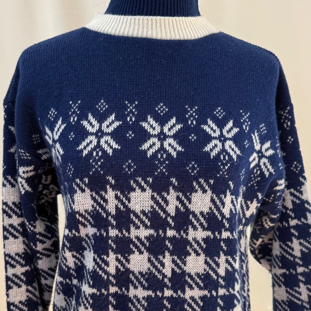 Après Ski Vintage Diane von Furstenberg Pullover Sweater. So Cozy and Comfy!